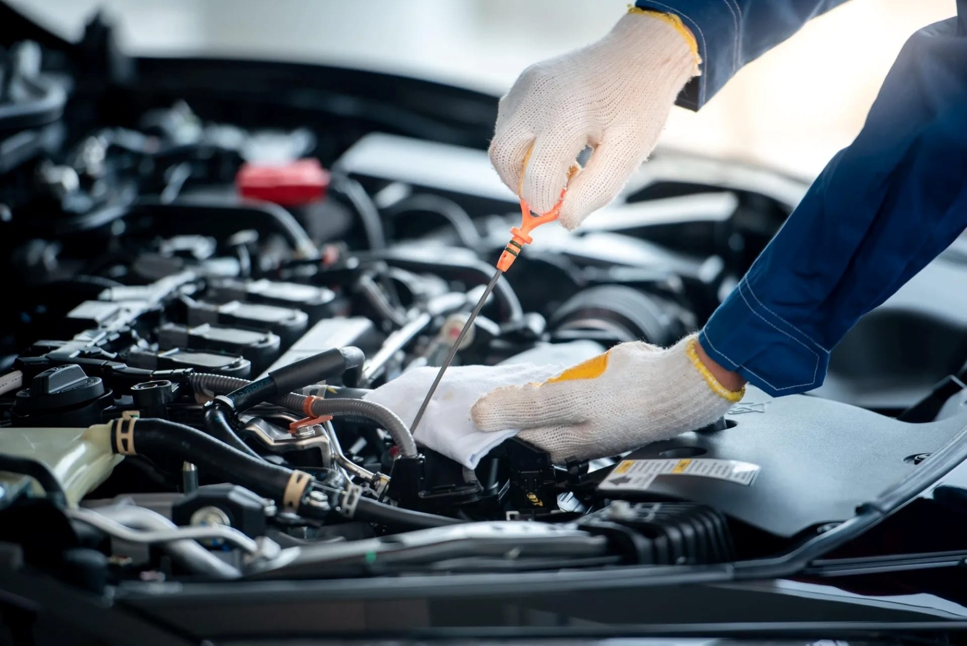 Car mechanic in a garage repairs a bracke